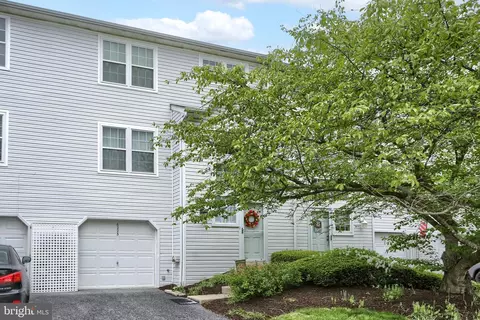 6225 Spring Knoll Dr, Harrisburg, PA 17111