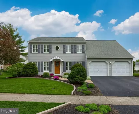 2061 Southpoint Dr, Hummelstown, PA 17036