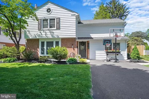 204 Parkway Rd, Harrisburg, PA 17110