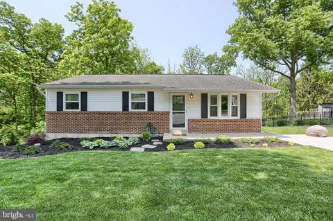 1114 Old Pond Rd, Harrisburg, PA 17112
