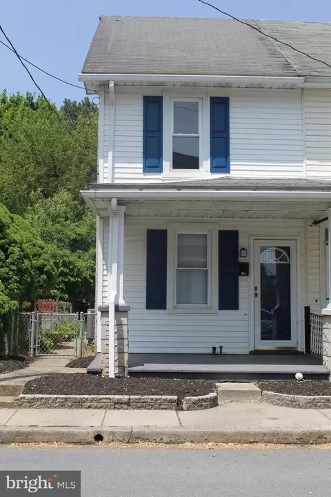 308 W 2nd St, Hummelstown, PA 17036
