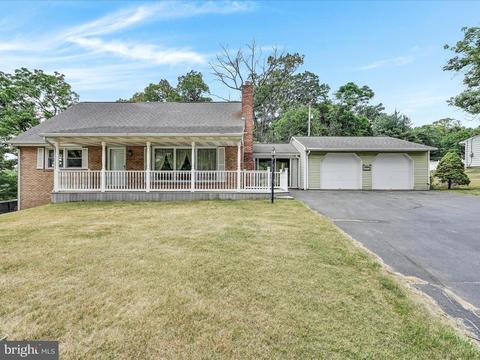 97 Schoolhouse Rd, Middletown, PA 17057