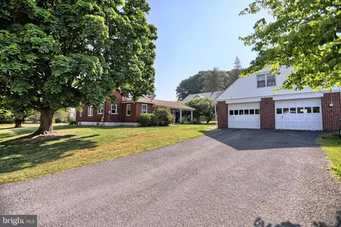 219 N 3rd St, Halifax, PA 17032