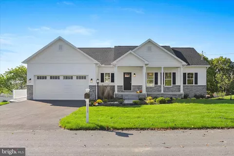 7425 Wells Dr, Harrisburg, PA 17112