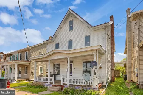 33 N 5th St, Halifax, PA 17032