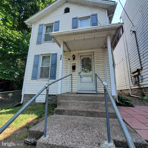 229 S 2nd St, Steelton, PA 17113