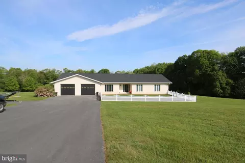 541 Isle Of Q Rd, Millersburg, PA 17061