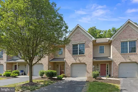 526 Woodthrush Ct, Harrisburg, PA 17110