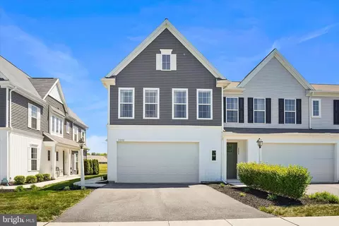 2222 Red Fox Dr, Hummelstown, PA 17036