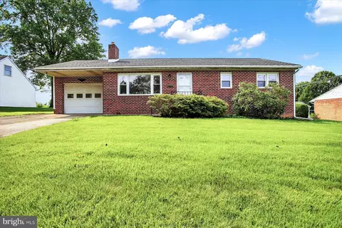 119 Kokomo Ave, Hummelstown, PA 17036