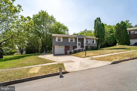 1120 Blackheath Ln, Harrisburg, PA 17109