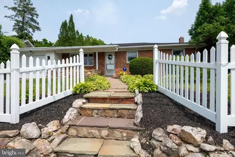1041 N Mountain Rd, Harrisburg, PA 17112