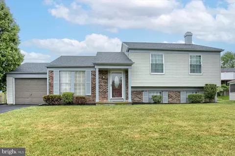 1529 Dogwood Dr, Harrisburg, PA 17110