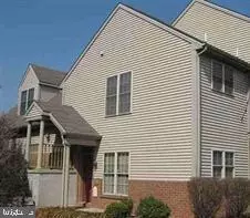 10 Bromley Ct, Hershey, PA 17033