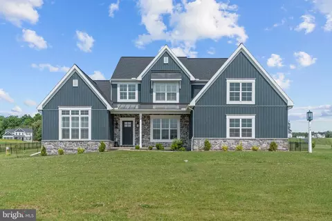 104 Creekside Dr, Elizabethtown, PA 17022