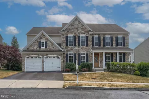 984 Powder Horn Dr, Hummelstown, PA 17036