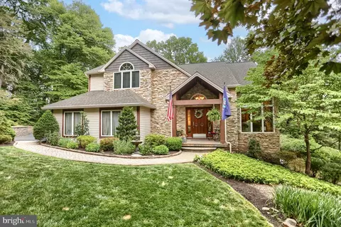 5005 Mountain Ridge Ln, Harrisburg, PA 17112
