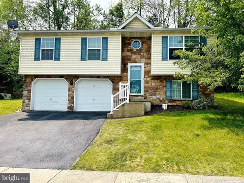 41 Sweet Arrow Dr, Hummelstown, PA 17036