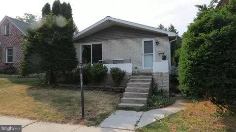 105 W Areba Ave, Hershey, PA 17033