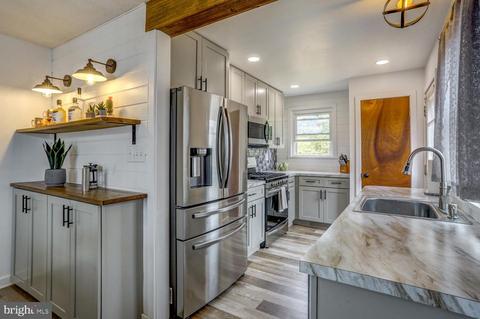 612 Briarcliff Rd, Middletown, PA 17057