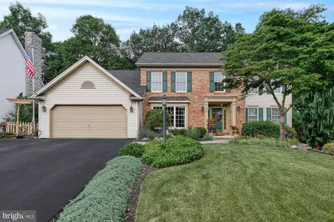 894 Country Lake Dr, Harrisburg, PA 17111