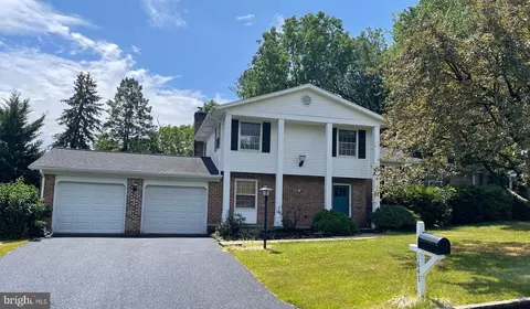 1643 Bradley Ave, Hummelstown, PA 17036