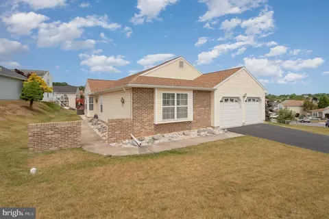 6264 S Highlands Cir, Harrisburg, PA 17111