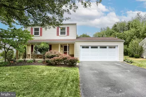 418 Sweetbriar Dr, Harrisburg, PA 17111