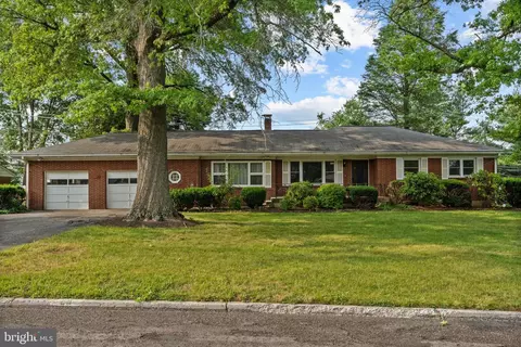 29 E Glenn Rd, Hershey, PA 17033