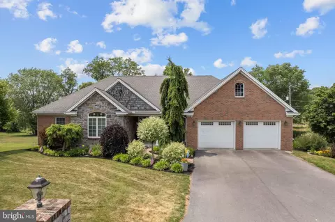 16 Dawn Dr, Millersburg, PA 17061