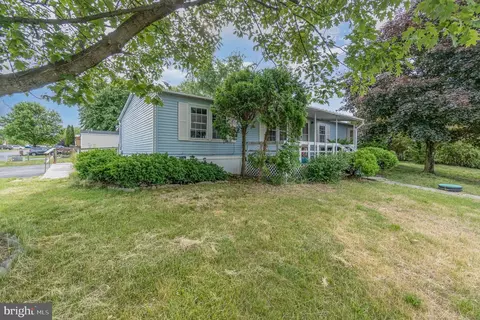 72 Austin Dr, Grantville, PA 17028