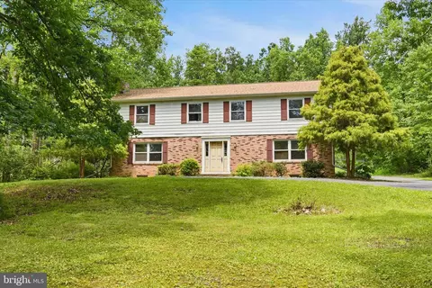 7806 Bridle Ln, Harrisburg, PA 17112