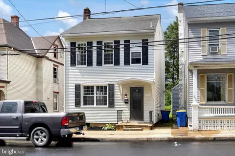 235 E Water St, Middletown, PA 17057