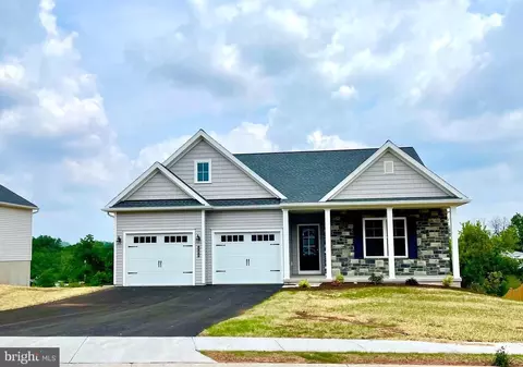 151 Foxglove Dr, Middletown, PA 17057