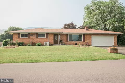 90 North St, Elizabethville, PA 17023