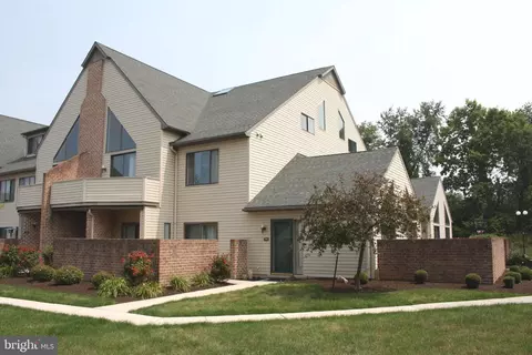 708 Cherrington Dr, Harrisburg, PA 17110