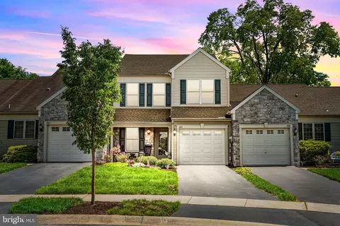 741 Creekside Dr, Hummelstown, PA 17036