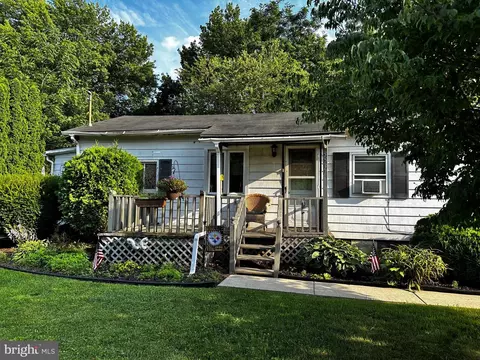 5537 Ridgeview Dr, Harrisburg, PA 17112