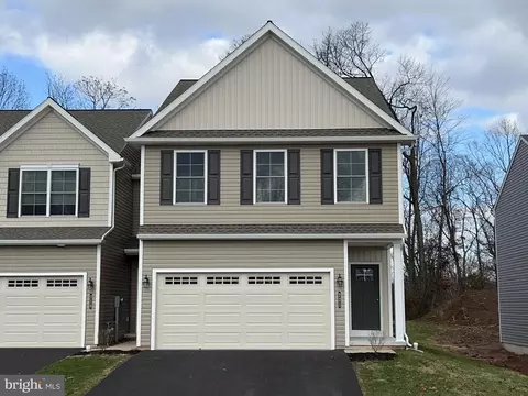 221 Sage Blvd, Middletown, PA 17057