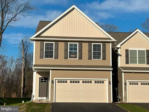 213 Sage Blvd, Middletown, PA 17057