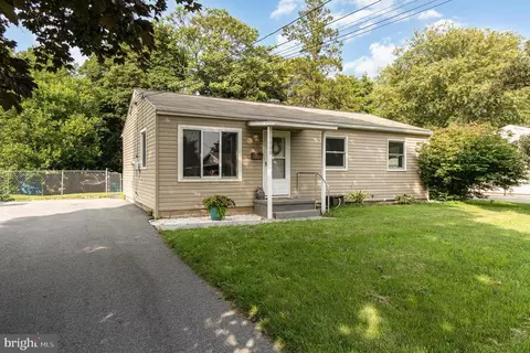1008 Lakewood Dr, Harrisburg, PA 17109