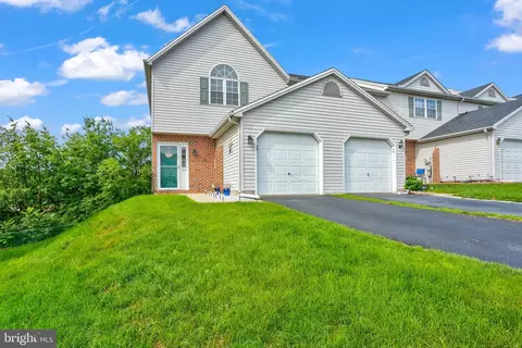 7231 Capital Dr, Harrisburg, PA 17111