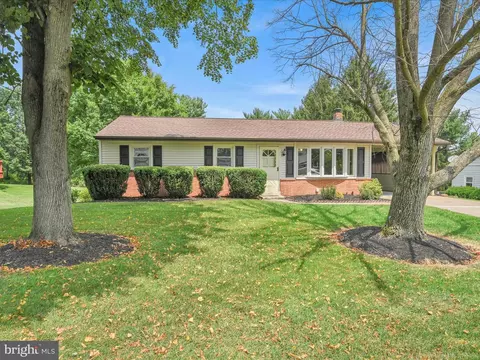 8120 Evelyn St, Hummelstown, PA 17036