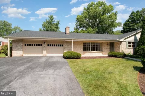 320 Leearden Rd, Hershey, PA 17033