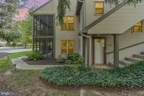 595 Roslaire Dr, Hummelstown, PA 17036