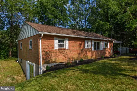 1129 Pleasant Rd, Harrisburg, PA 17111