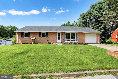 5622 Akron Dr, Harrisburg, PA 17109