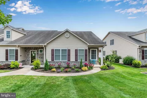 6926 Derrick Dr, Harrisburg, PA 17112