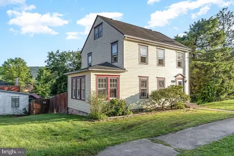 548 Center St, Millersburg, PA 17061