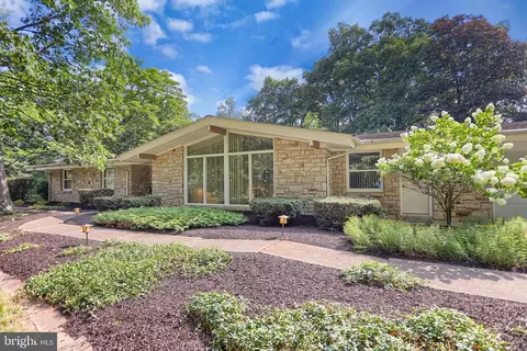 4 Dawn Dr, Millersburg, PA 17061